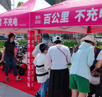 年度爆款，乘风破浪，爱玛露娜家族创造现象级爆卖
