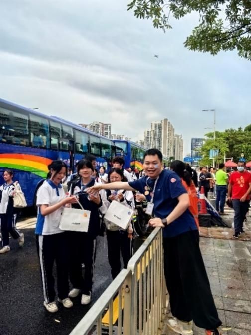 暖心服务传递品牌温度，华为高考加油站助力深圳学子