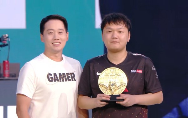 LPL夏决FMVP Yagao选手