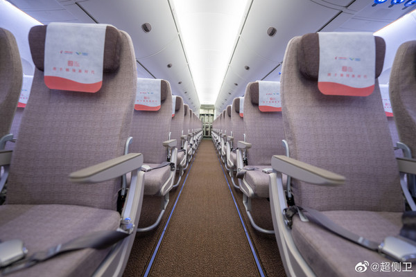首架C919内饰（图源：超侧卫）