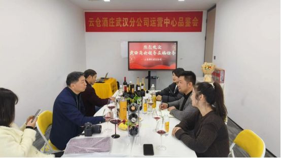 黄梅商会领导亲临云仓酒庄武汉分公司指导工作，对其商业模式给予高度认可