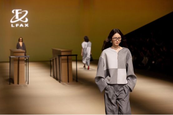 高端国潮女装品牌LFAX亮相上海时装周 探索独立女性多种身份
