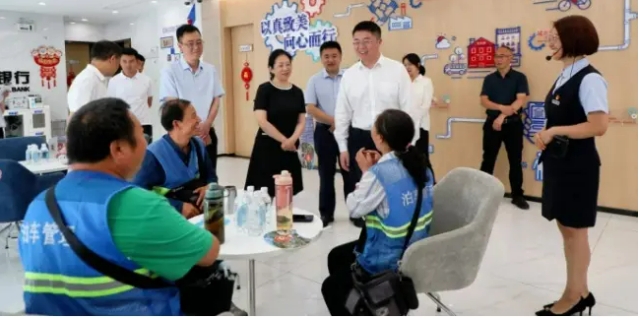 绵阳市总工会领导调研绵阳市商业银行1958支行工会驿站 