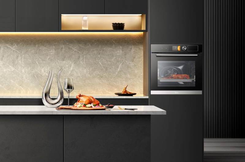 指尖上的智慧厨房:美的嵌入式R7 Pro超大智慧彩屏革新上市