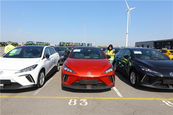 
                            首批上汽“全球车”运抵欧洲 布局“新赛道”